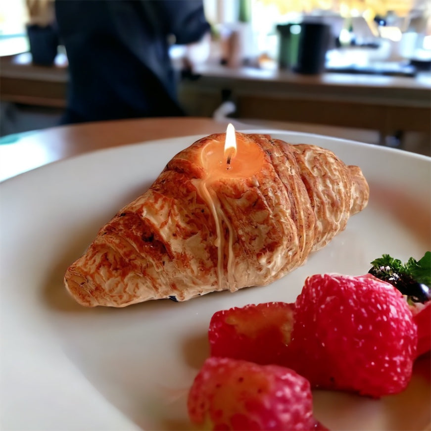 Chić & Unique Croissant Candle