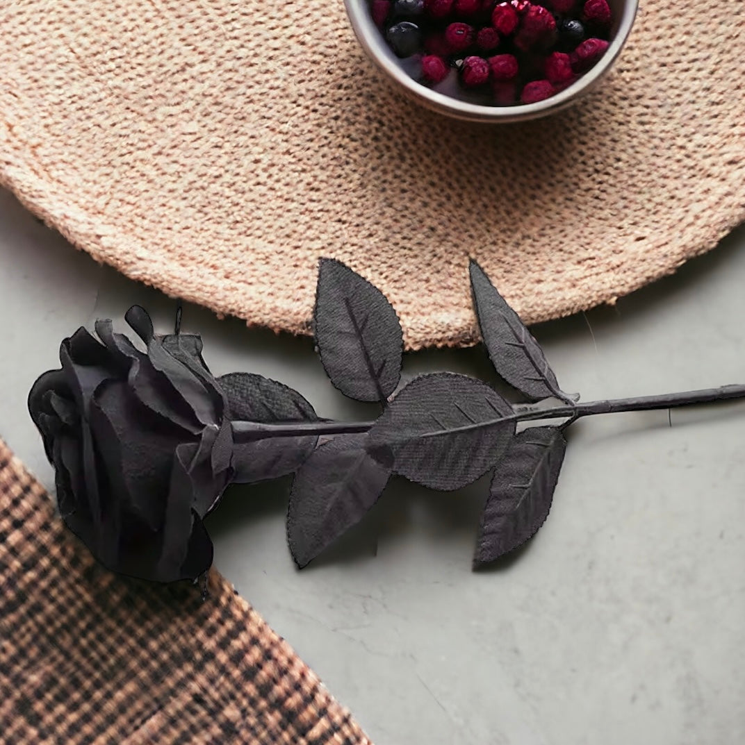Luxury Set Of Black Synthetic Roses