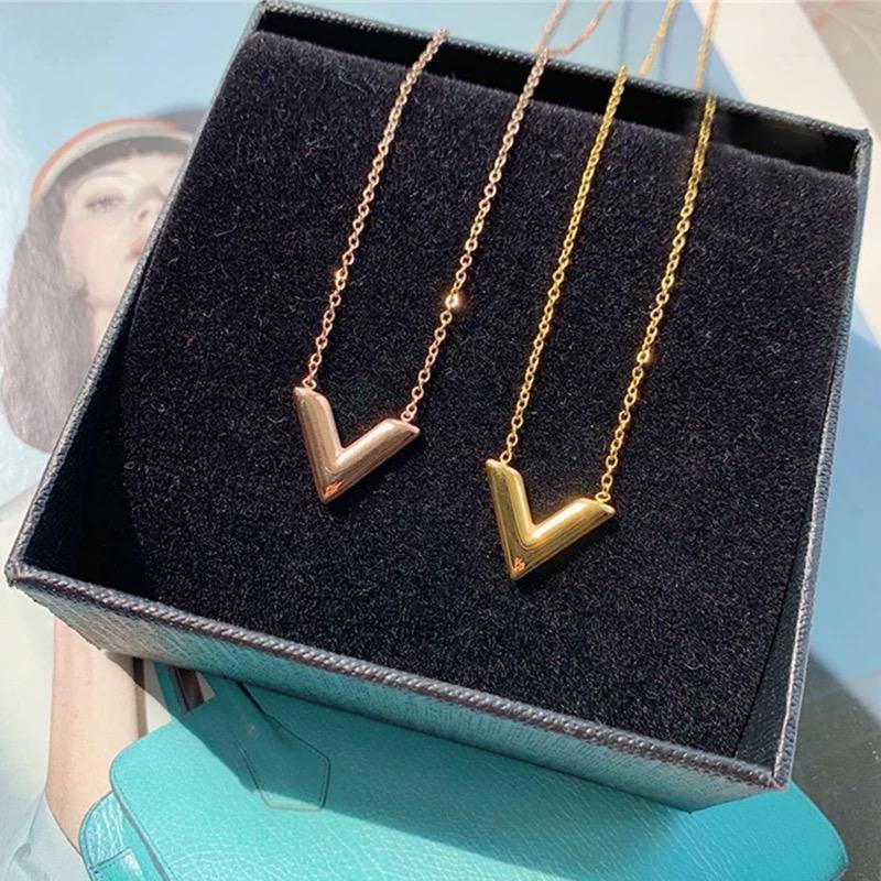 Luxury V Lettered ´𝓥𝓪𝓻𝓲𝓮´ Necklace - Pretty Little Presents