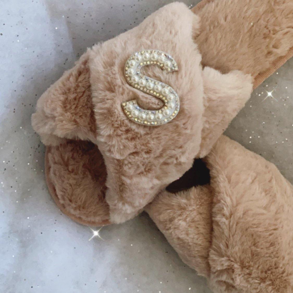 Customised Blush Faux Fur ‘𝓑𝓮𝔂𝓸𝓷𝓬𝓮’ Slippers. - Pretty Little Presents