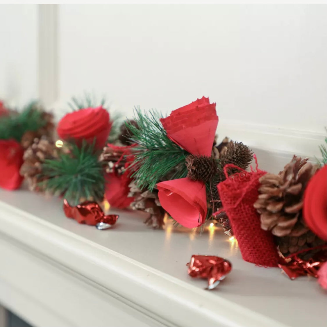 Traditional Luxury Beautiful Red Winter Rose Christmas Garland