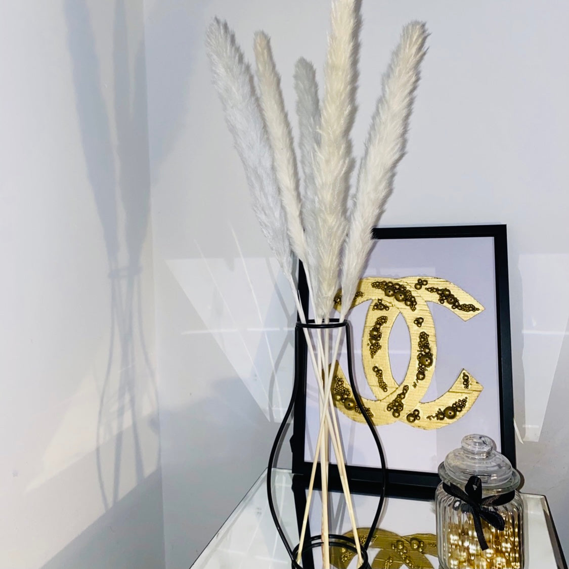 White Pampas & Modern Iron Silhouette ‘ 𝓥𝓲𝓷𝓷𝓲𝓮’ Vase