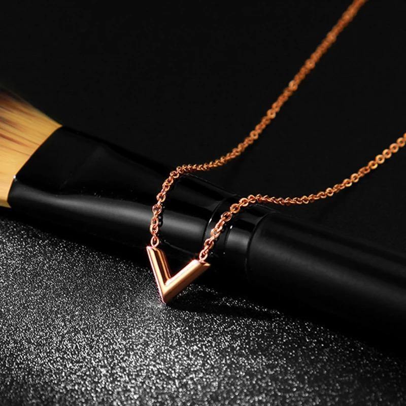 Luxury V Lettered ´𝓥𝓪𝓻𝓲𝓮´ Necklace - Pretty Little Presents