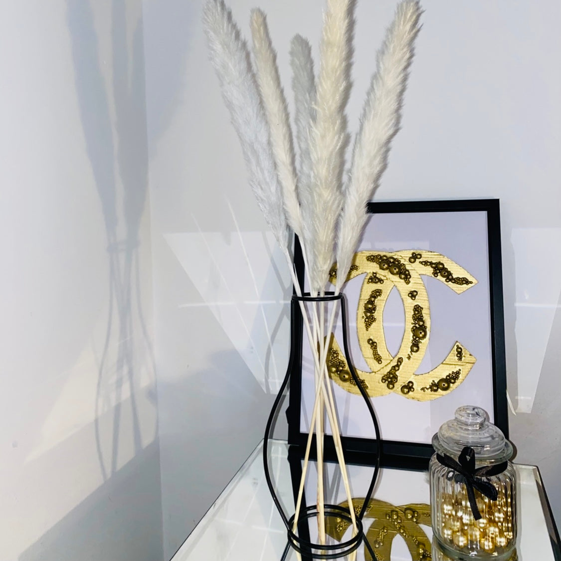 White Pampas & Modern Iron Silhouette ‘ 𝓥𝓲𝓷𝓷𝓲𝓮’ Vase