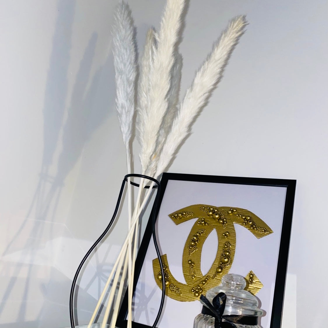 White Pampas & Modern Iron Silhouette ‘ 𝓥𝓲𝓷𝓷𝓲𝓮’ Vase