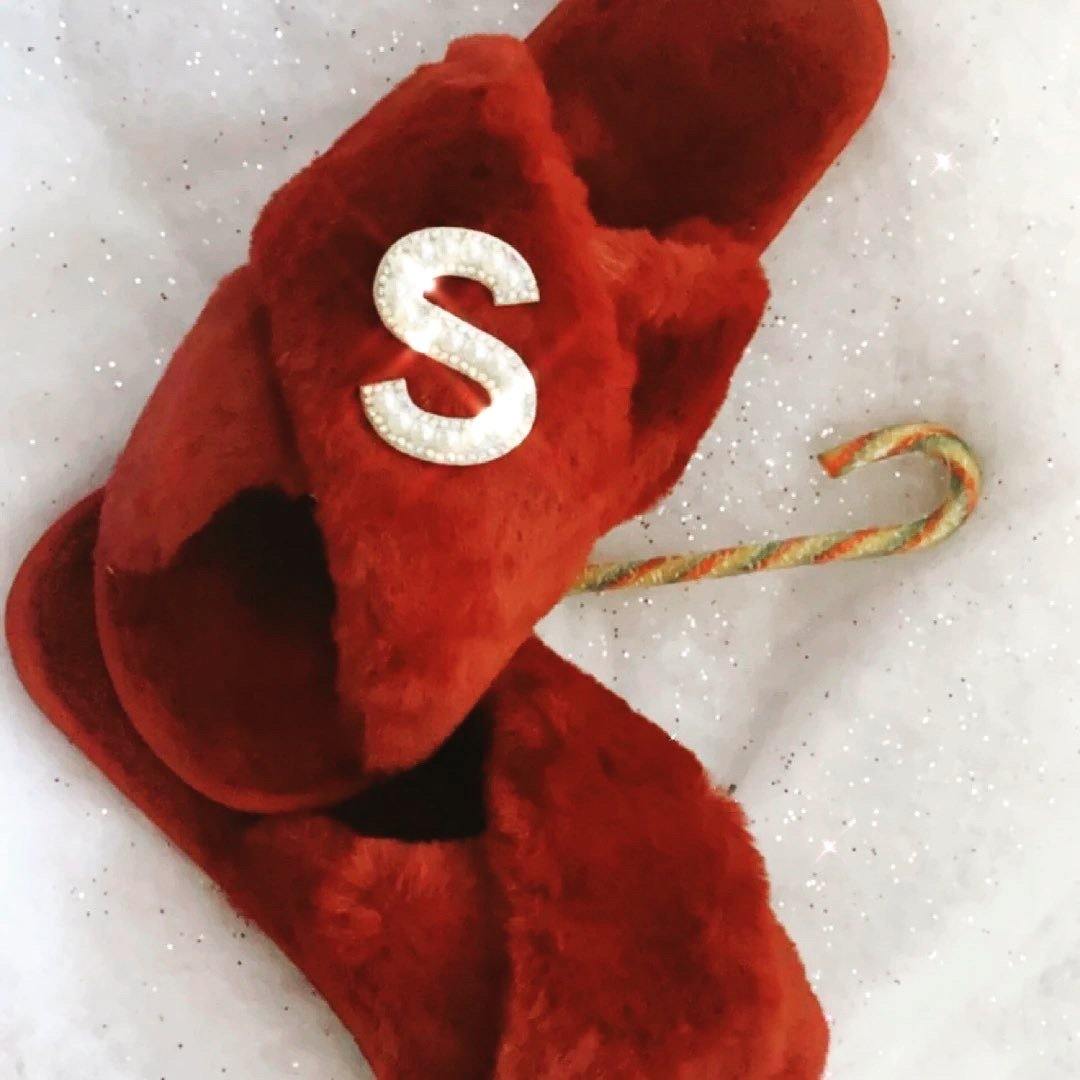 Personalised βπ’πͺπ·π½πͺ ππͺπ«πβ Red Wine Fur Slippers - Pretty Little Presents
