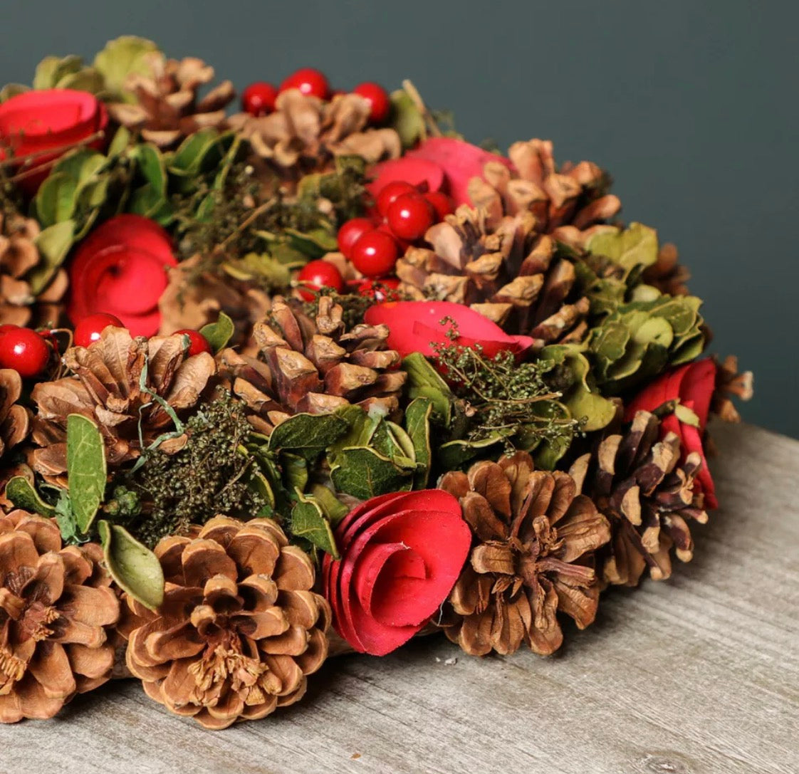 Traditional Beautiful Red Berry Christmas Wreath