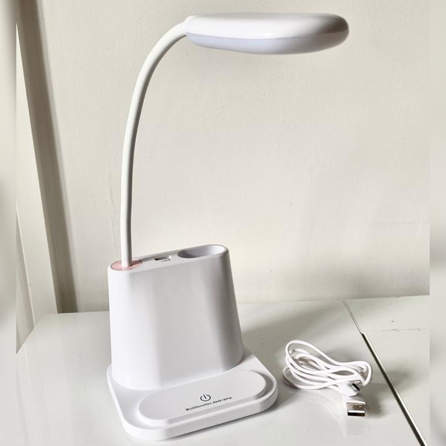 Multi-Functional โ๐๐ฎ๐ต๐ฒ๐' Desk Lamp