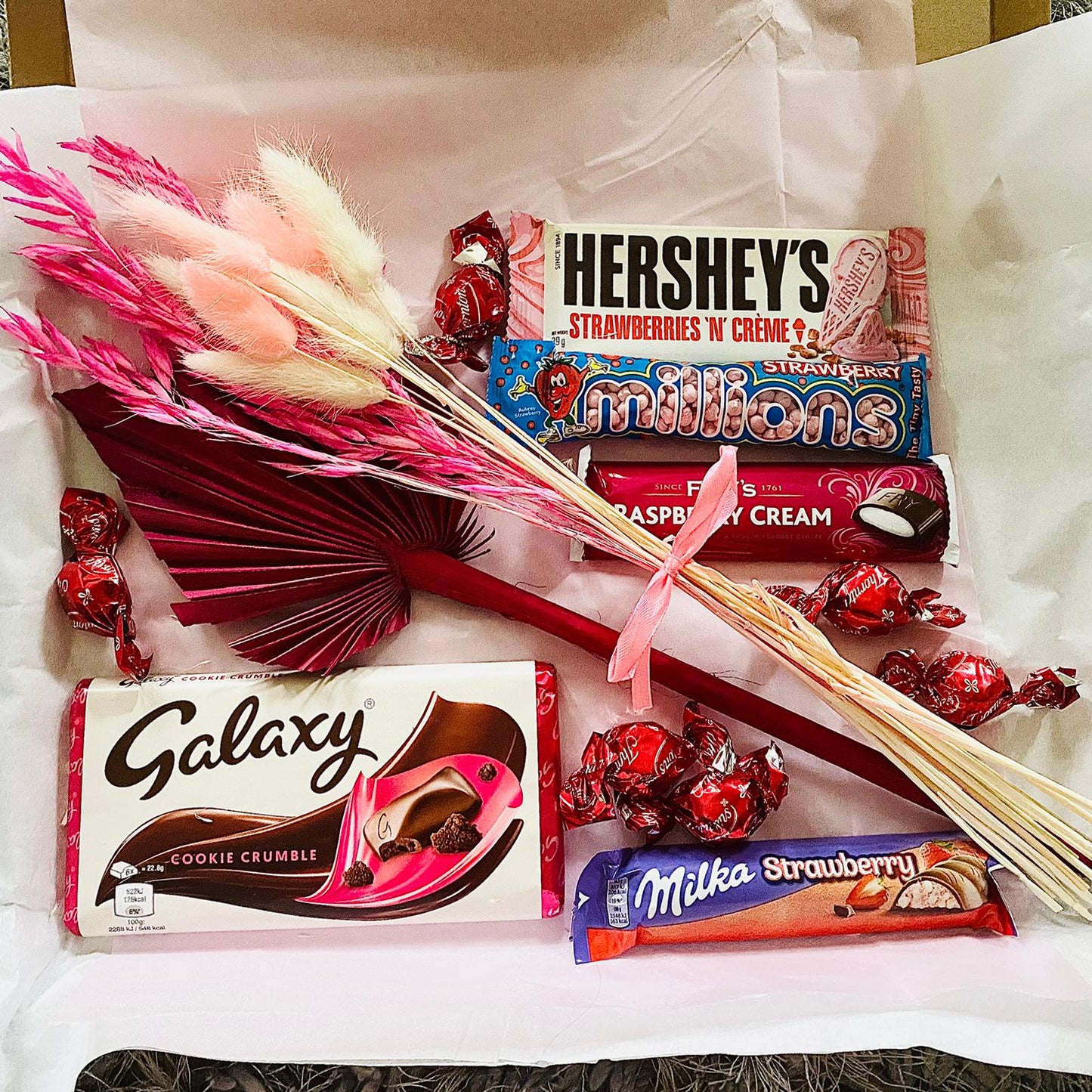 Pink Chocolate Spear & Bunny Bouquet ‘𝓟𝓸𝓻𝓼𝓱𝓪’ Letterbox Gift
