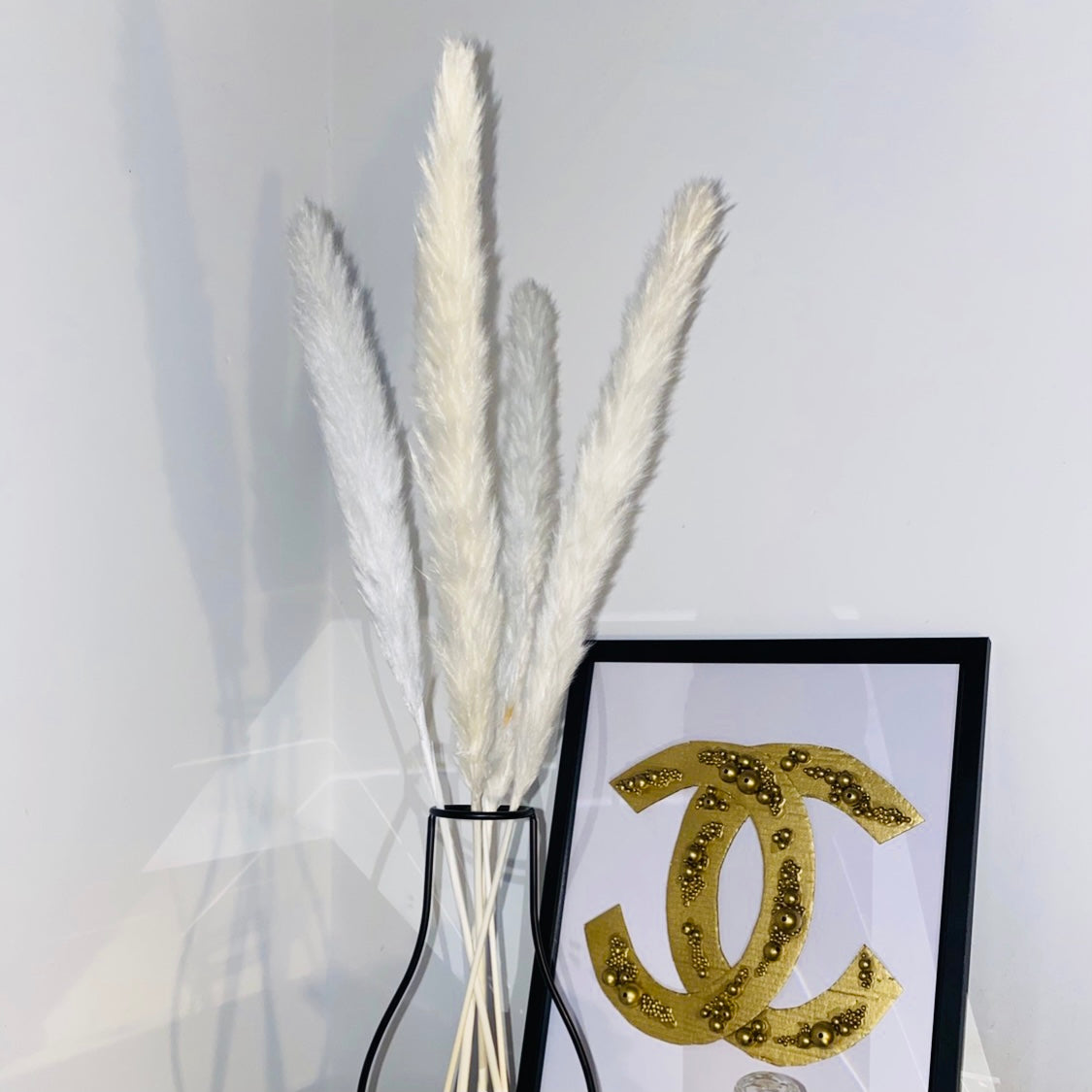 White Pampas & Modern Iron Silhouette ‘ 𝓥𝓲𝓷𝓷𝓲𝓮’ Vase