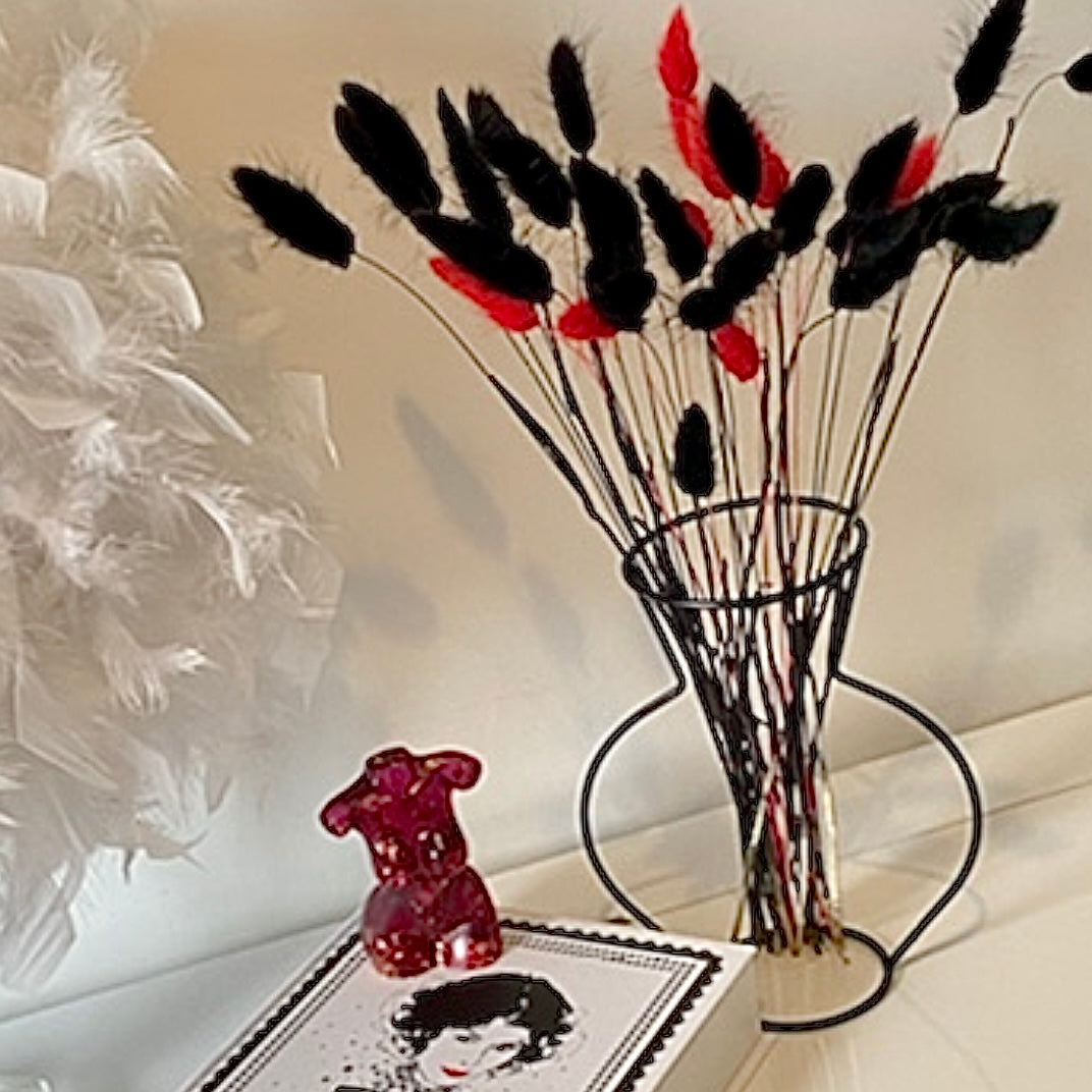 Modern Iron Silhouette โ ๐ฅ๐ฒ๐ท๐ท๐ฒ๐ฎโ Vase