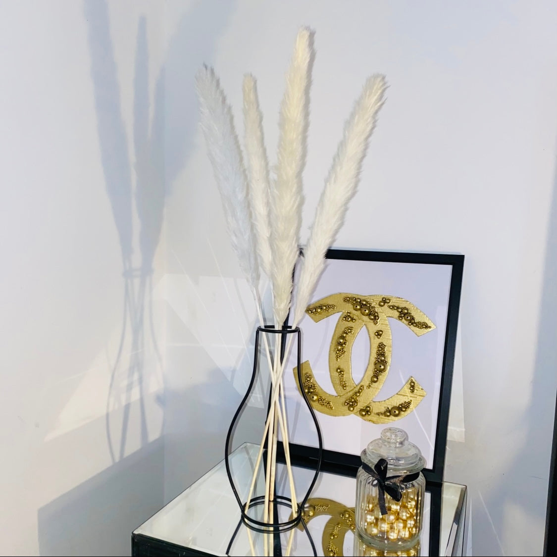 Modern Iron Silhouette โ ๐ฅ๐ฒ๐ท๐ท๐ฒ๐ฎโ Vase