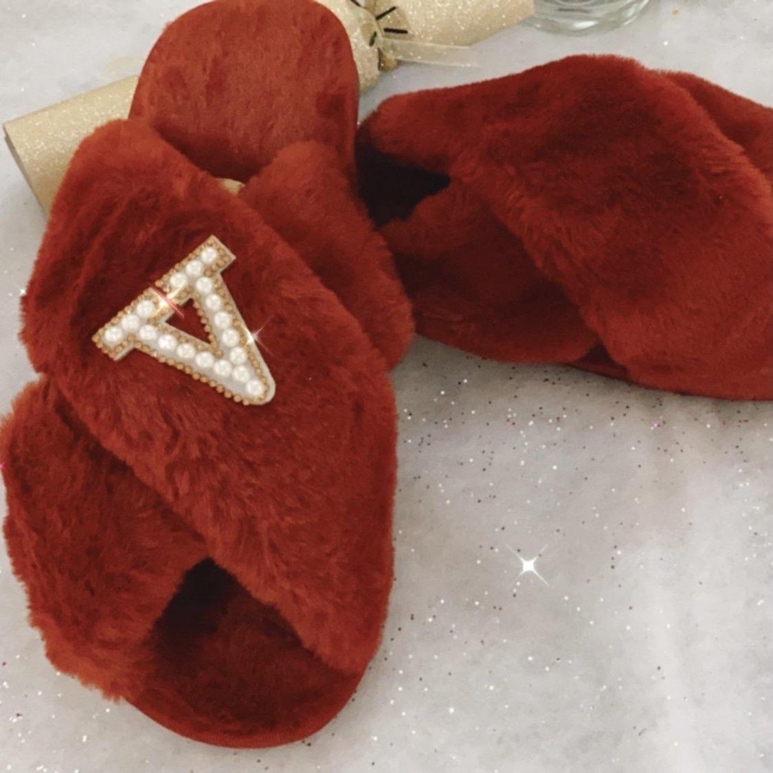 Personalised βπ’πͺπ·π½πͺ ππͺπ«πβ Red Wine Fur Slippers - Pretty Little Presents