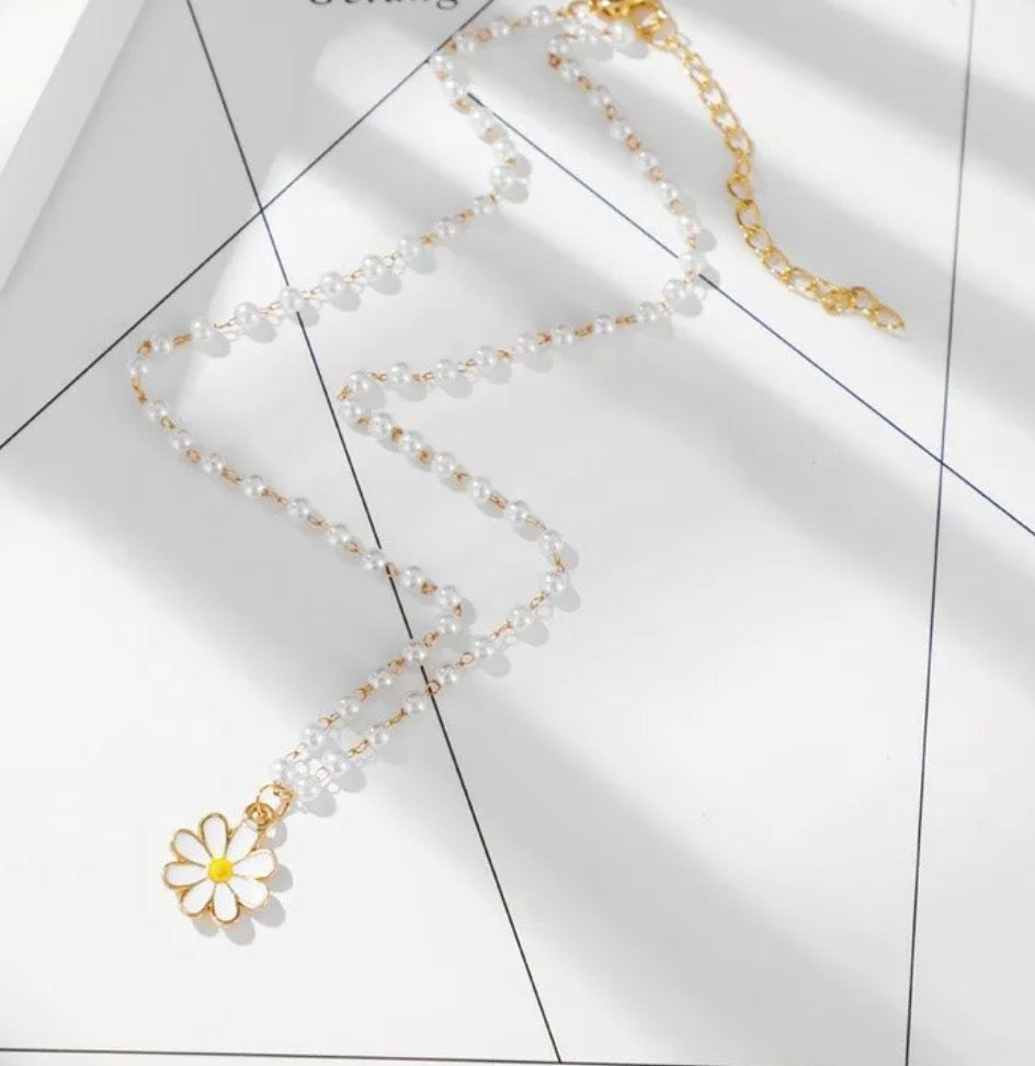 Daisy Chain Pearl Necklace | Flower Necklace