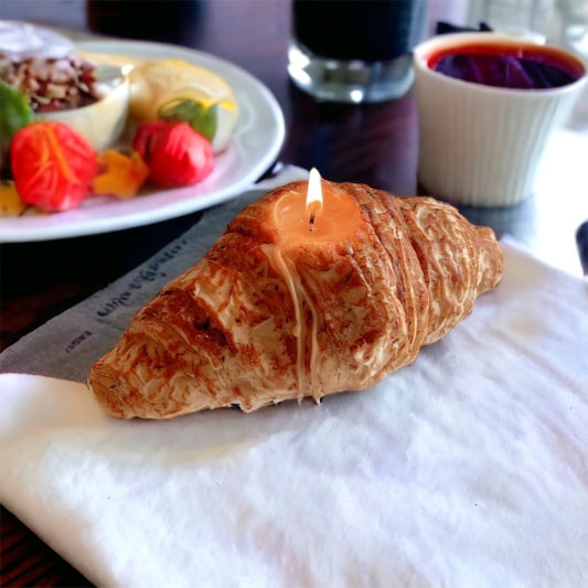 Chić & Unique Croissant Candle