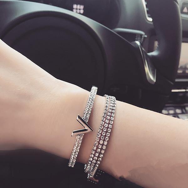 Luxury Lettered ´𝓥𝓪𝓻𝓲𝓮´ Cuff Bracelet - Pretty Little Presents