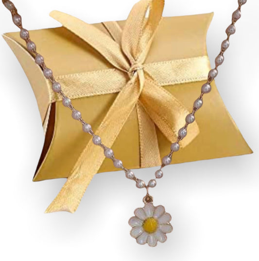 Daisy Chain Pearl Necklace | Flower Necklace