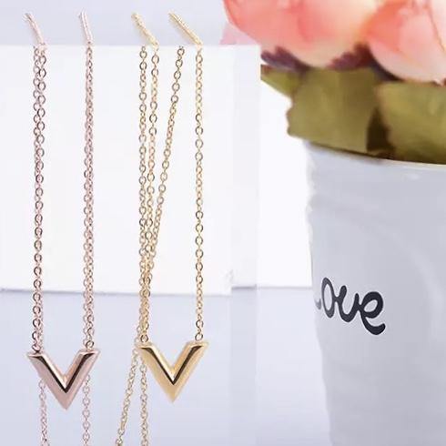 Luxury V Lettered ´𝓥𝓪𝓻𝓲𝓮´ Necklace - Pretty Little Presents