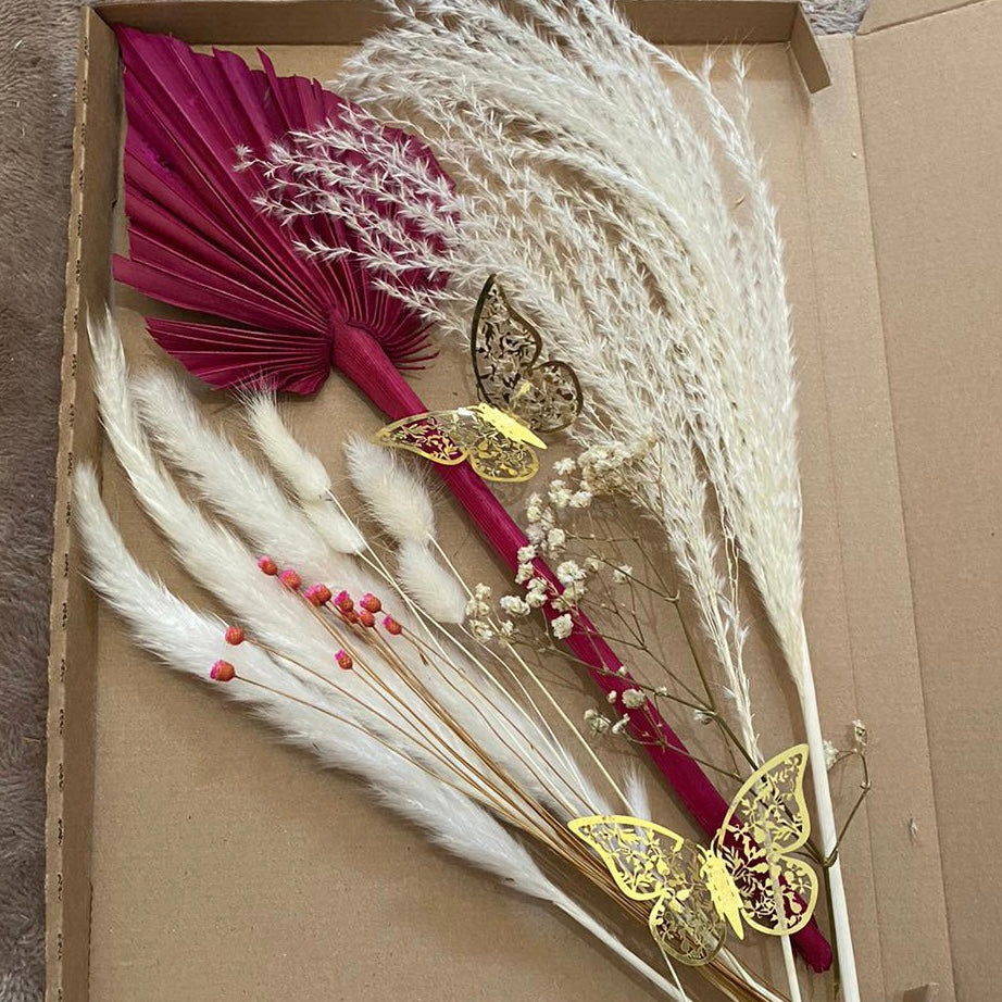 Letterbox Palm Spear & Pampas ELEANOR Bouquet