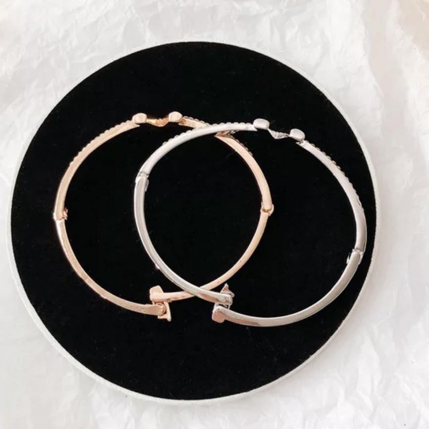 Luxury Lettered ´𝓥𝓪𝓻𝓲𝓮´ Cuff Bracelet - Pretty Little Presents