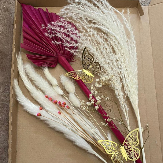 Letterbox Palm Spear & Pampas ELEANOR Bouquet