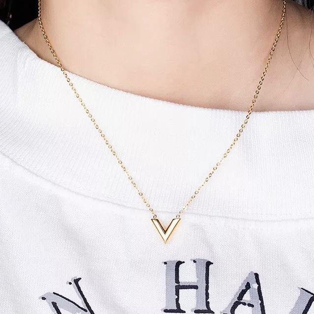 Luxury V Lettered ´𝓥𝓪𝓻𝓲𝓮´ Necklace - Pretty Little Presents